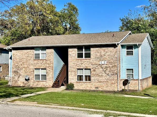 52 Hillside Ln, Belleville, IL 62223