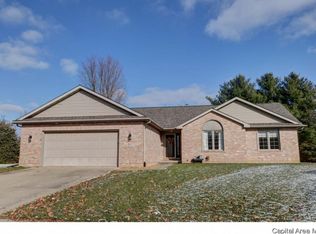 827 Locust Ct, Chatham, IL 62629