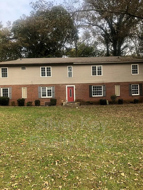 2 bed, 1.0 bath, $850 — Photo 1