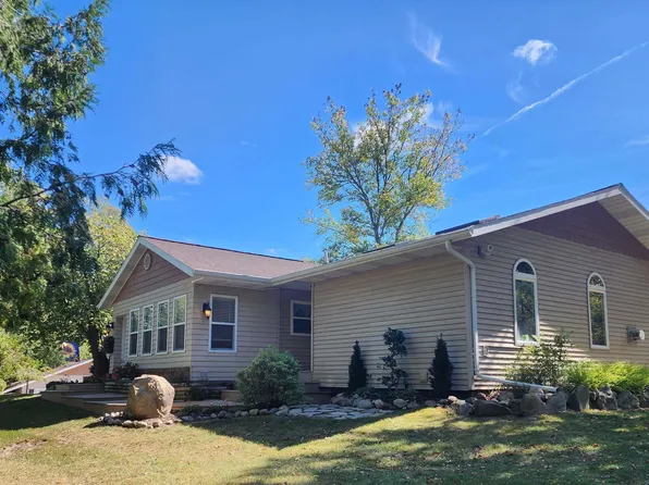 243 W Blue Grass Rd, Mount Pleasant, MI 48858