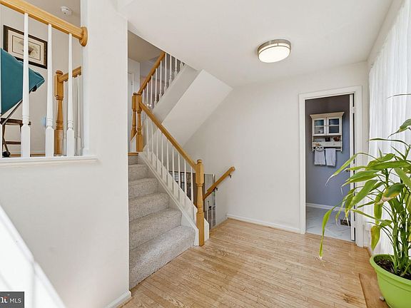 4th image of 20628 Glenmere Sq