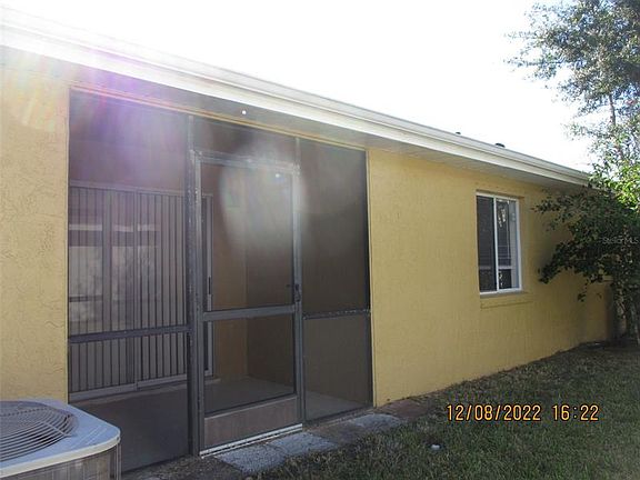 3rd image of 185 Seabreeze Cir