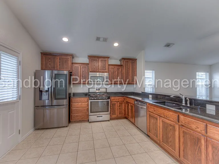 10418 S James St — Photo 9