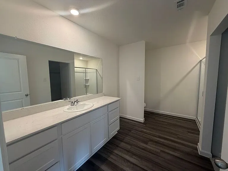 2210 Meadow Park Dr — Photo 24