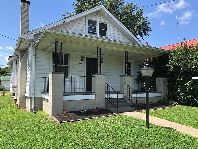 1st image of 220 Custus St