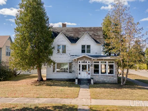 602 S 8th St, Escanaba, MI 49829