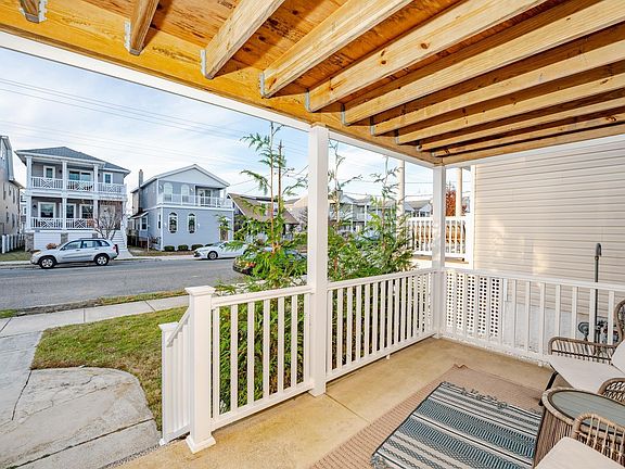 5th image of 133 Asbury Ave #1