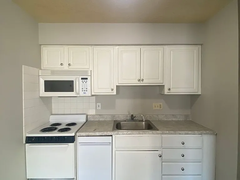 Ashworth Apartments — Photo 14