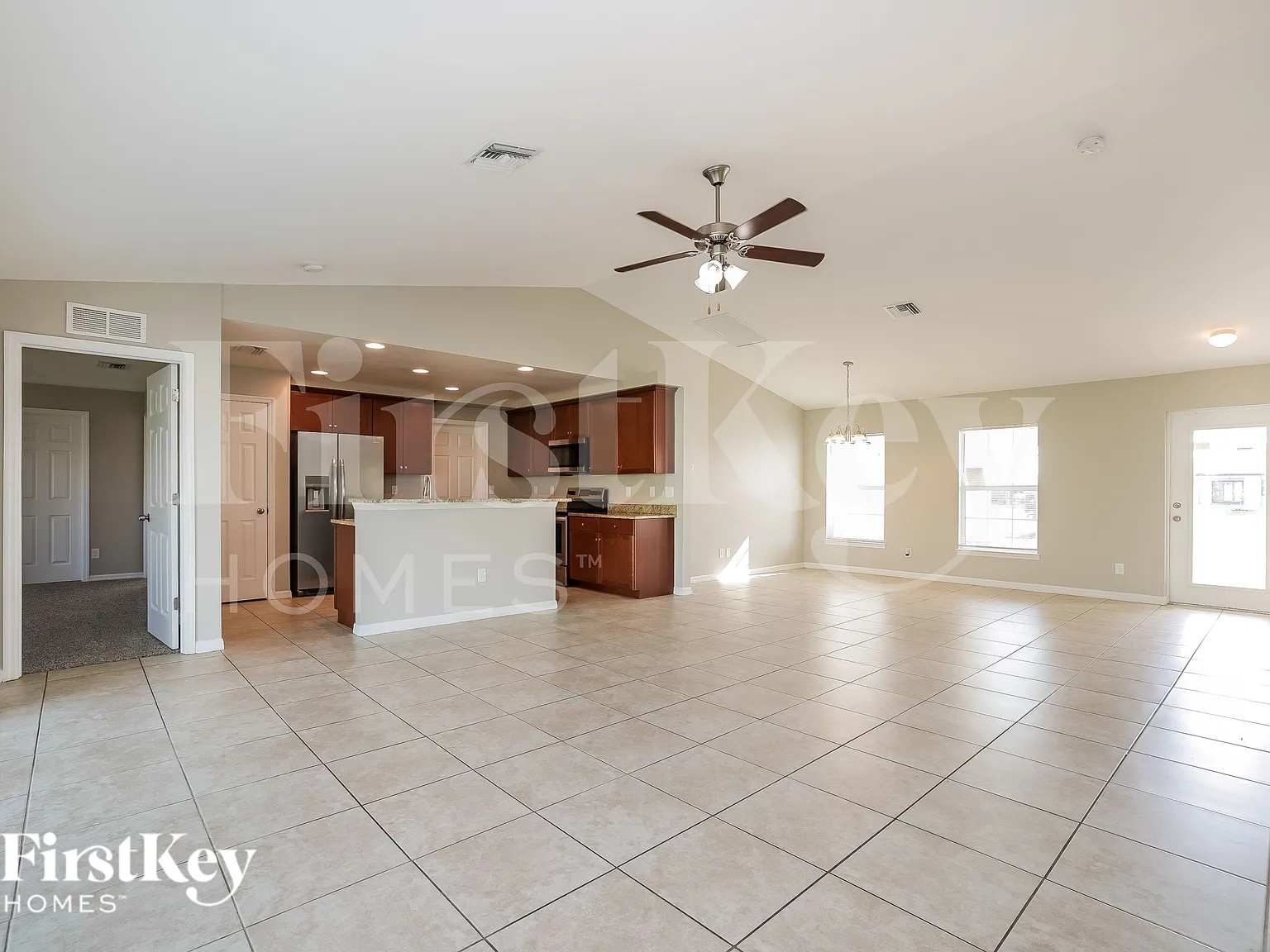 4 bed, 2.0 bath, 1828 sqft, $1,965 — Photo 4
