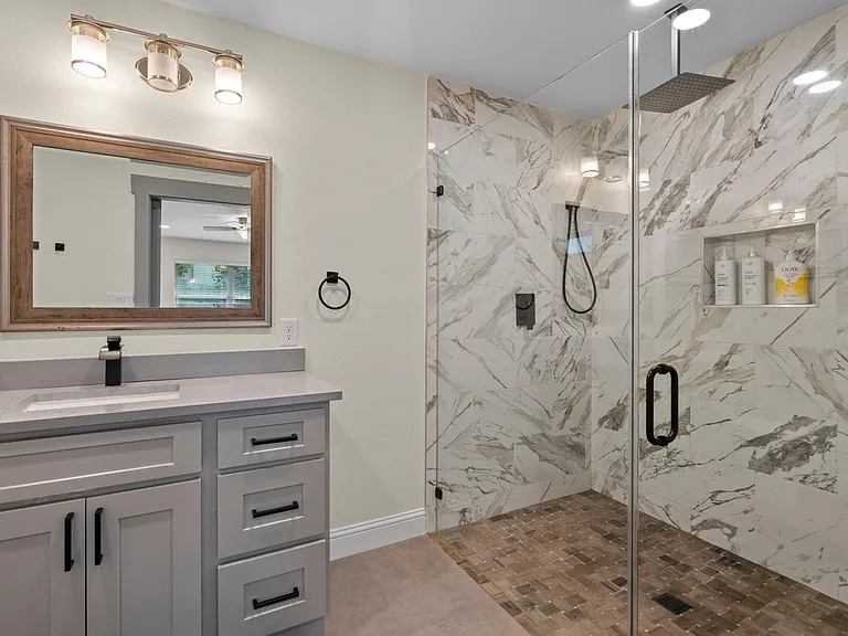 2402 Chimney Rock Rd — Photo 17