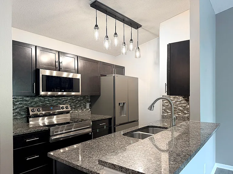 52 Woodland Hills Dr #10 — Photo 1