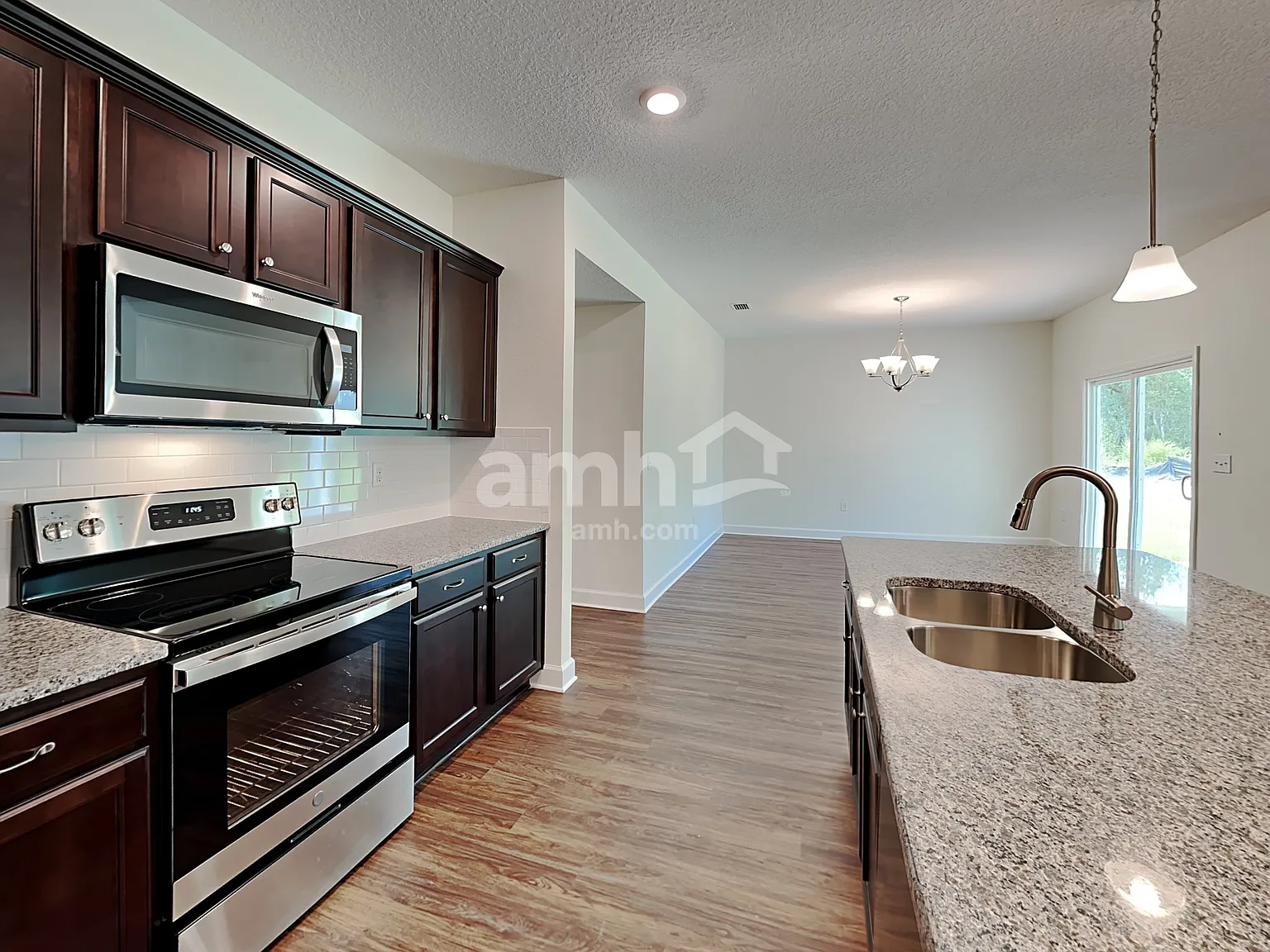 3 bed, 2.0 bath, 1700 sqft, $2,100 — Photo 3