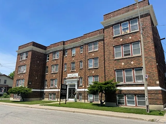 280 Erie Street West — Photo 2