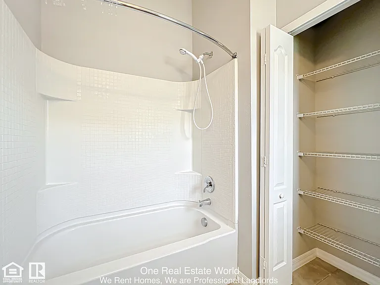 5361 Windsor Lake Cir — Photo 13