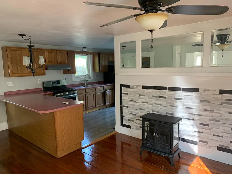 8 Floral Ave — Photo 5
