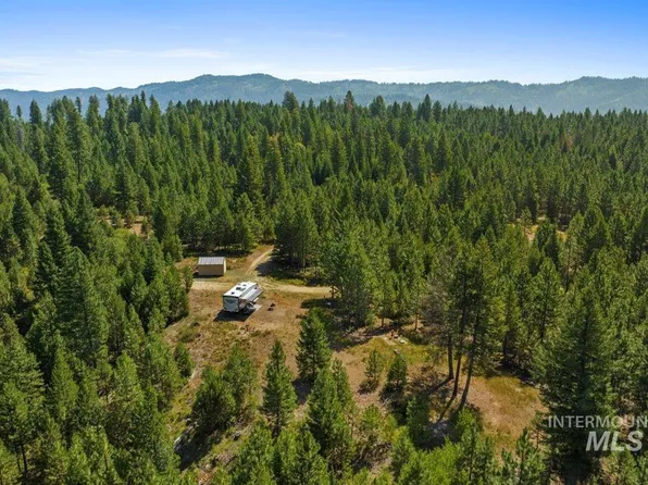 23 Carol Ct, Cascade, ID 83611