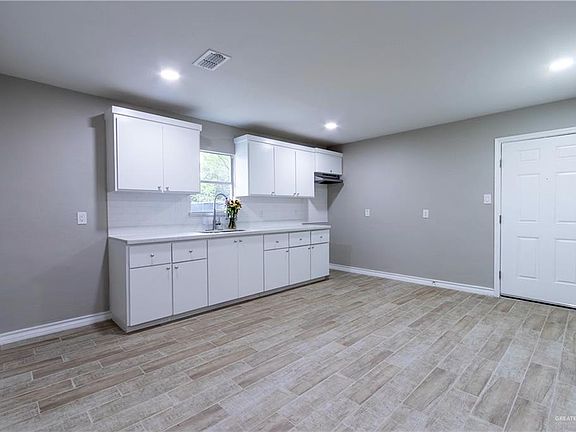 5th image of 2907 W Ash St