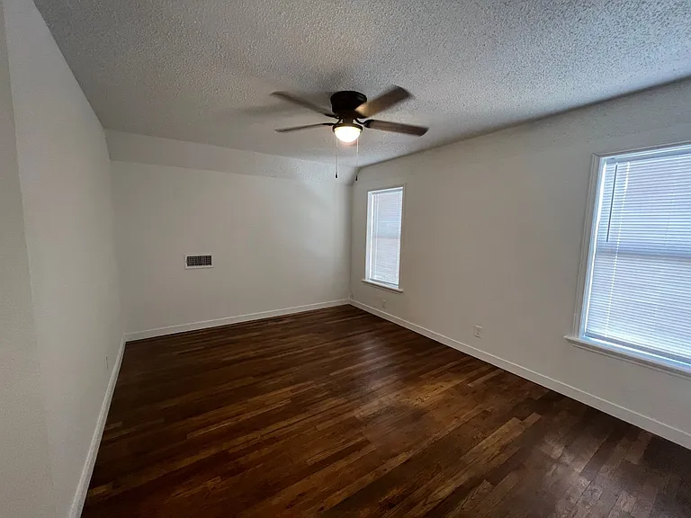 361 College Dr — Photo 11