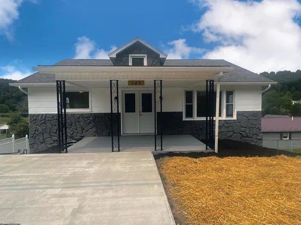 145 Country Club Rd, Grafton, WV 26354