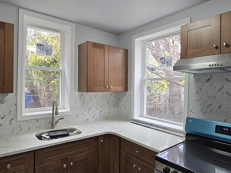 1411 W Loudon St — Photo 43