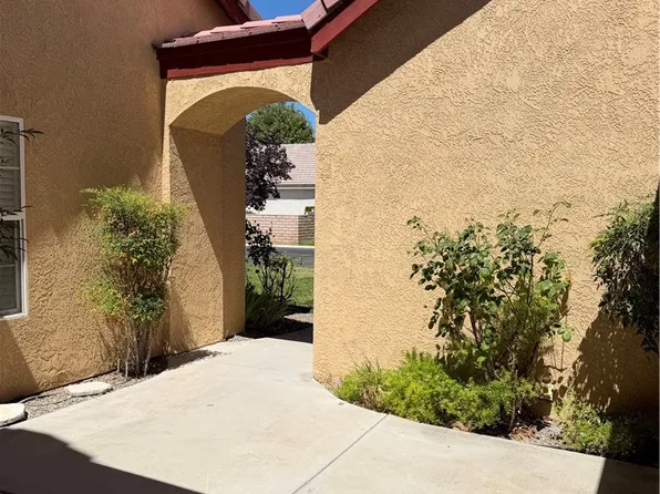 11236 Country Club Dr, Apple Valley, CA 92308
