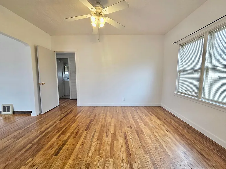 145 N 300 W — Photo 16
