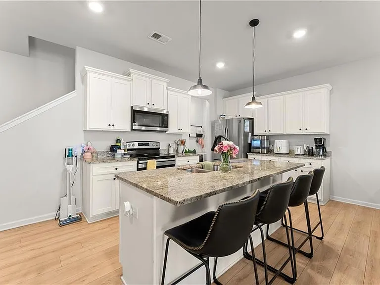 3367 Abbey Way — Photo 4