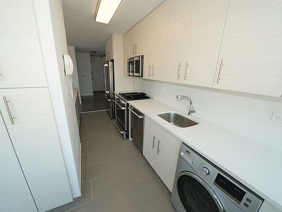 4th image of 444 E 82nd St APT 33F