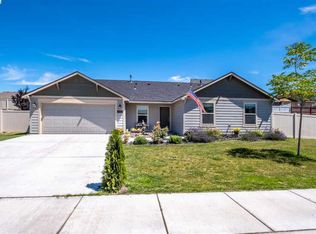 6113 Turf Paradise Dr, Pasco, WA 99301