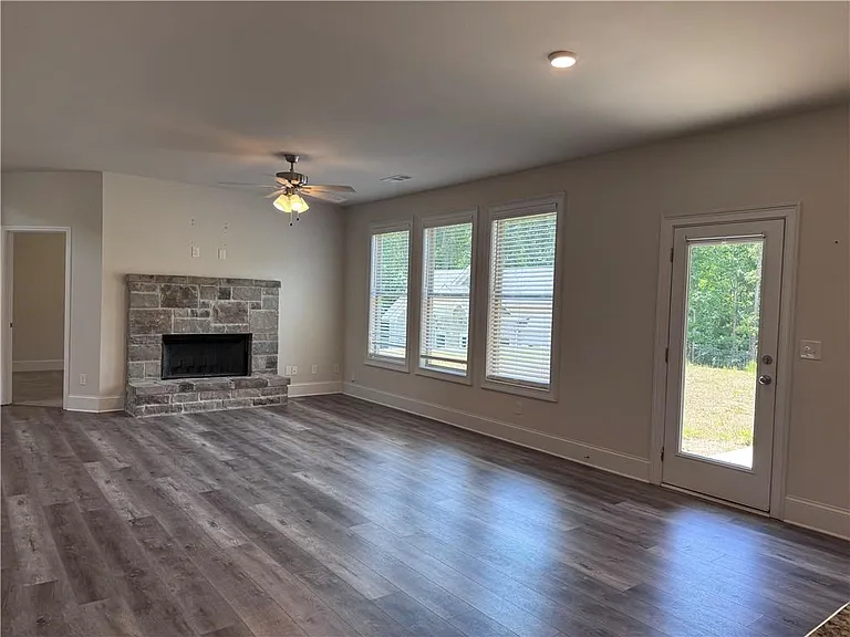 1850 Silver Crest Way — Photo 6