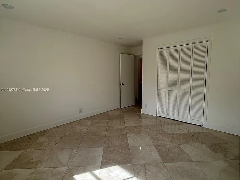 300 NW 42nd St #0 — Photo 22
