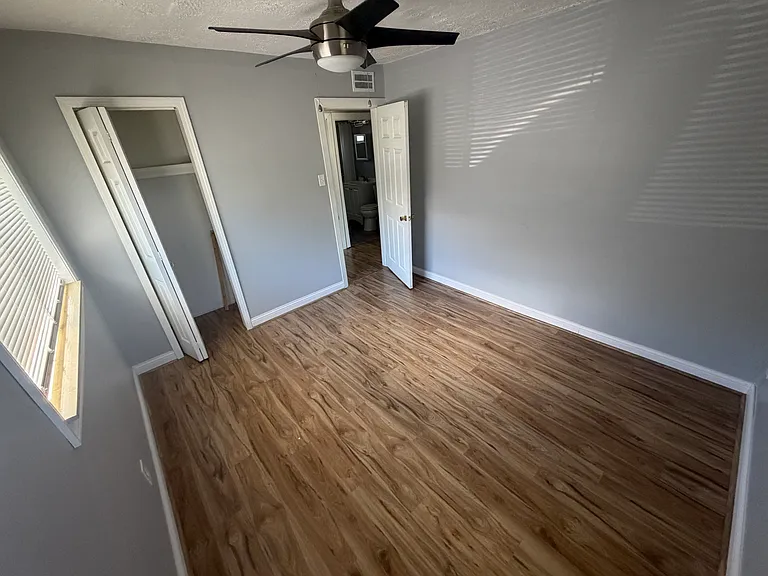23734 Deziel St — Photo 11
