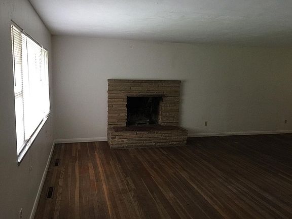 4th image of 210 Woodroof Rd