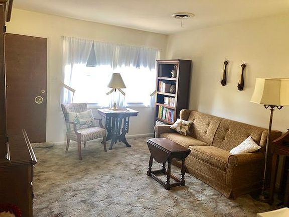 3rd image of 307 W York Dr
