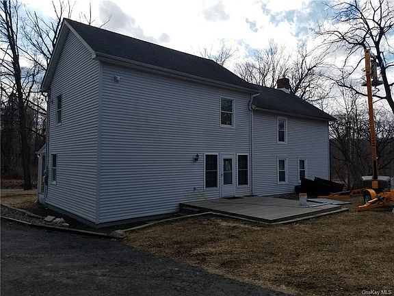 4th image of 131 Oak St