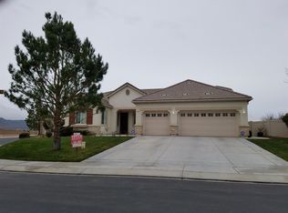 10976 Dandelion Ln, Apple Valley, CA 92308