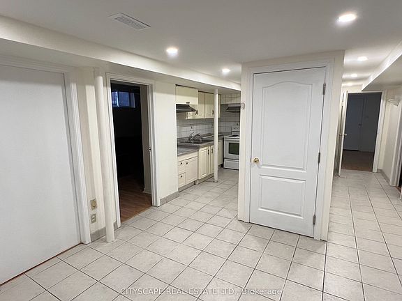 5th image of 4813 Creditview Rd #Basement