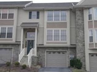 625 Royal View Dr, Lancaster, PA 17601