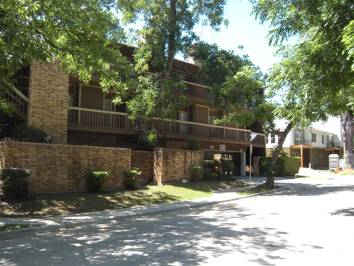 Building Photo - 612 Park Pl #203