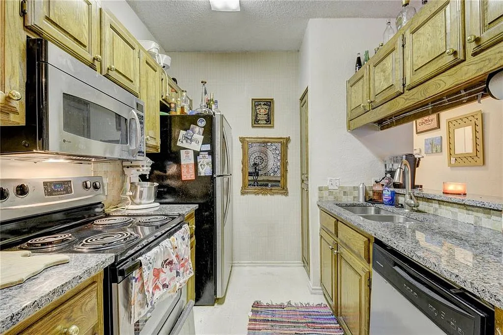 914 W 26th St Apt 206 — Photo 1