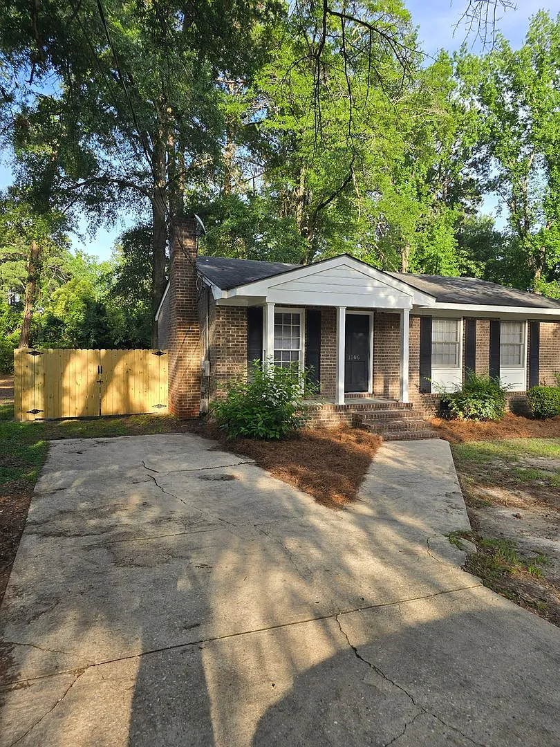 Building Photo - 1106 Sherwood Dr
