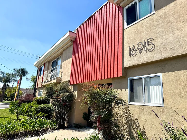 16915 Crenshaw Blvd #21 — Photo 5