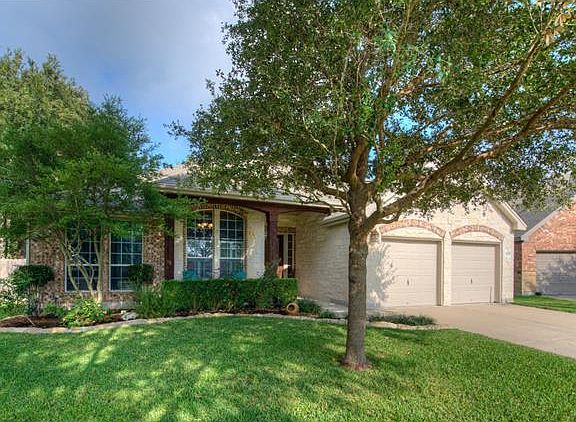 2nd image of 2925 Plantation Dr