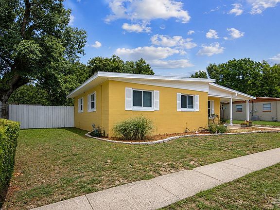 4th image of 12 Huntington Dr