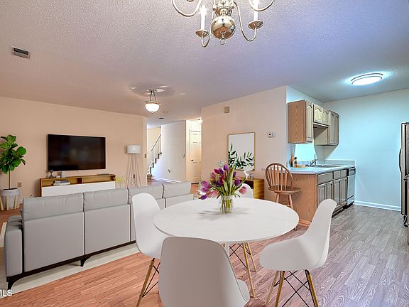3rd image of 802 Milton Ct #802