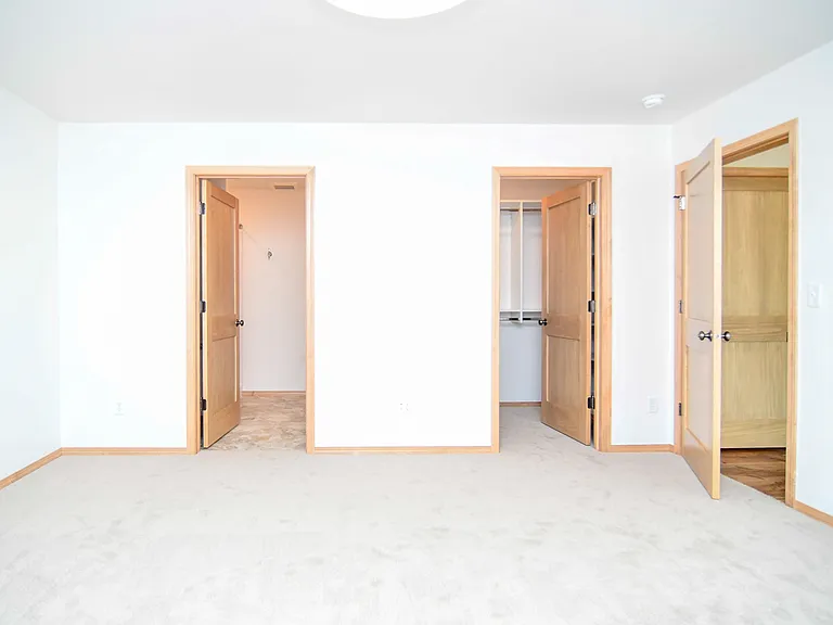 First floor master bedroom ensuite and walk in closet