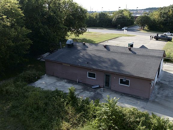 4th image of 1017 Rock Springs Rd