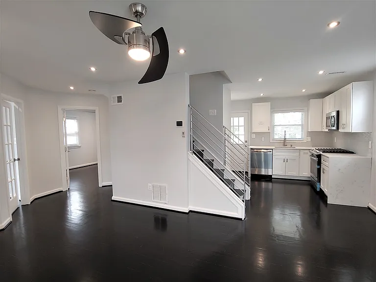 2216 Harvard Dr — Photo 3