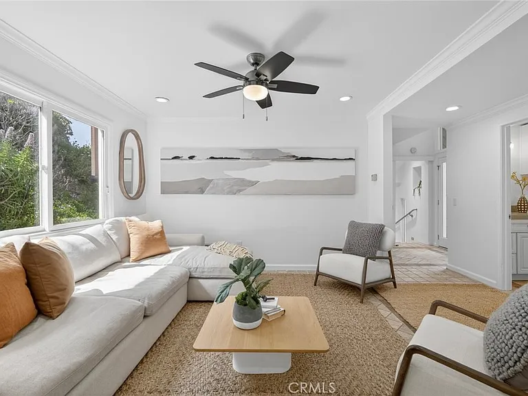 431 Nyes Pl — Photo 8
