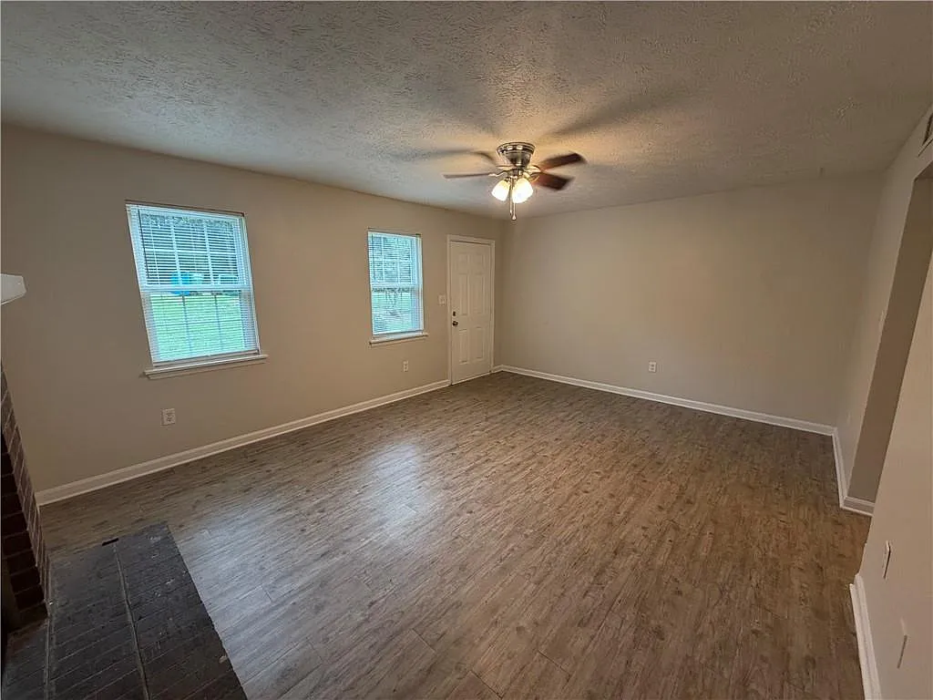 2 bed, 2.5 bath, 1150 sqft, $1,050 — Photo 4